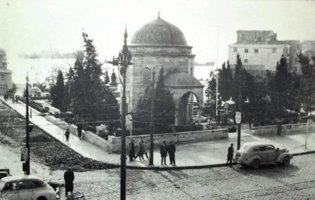 Barbaros Meydanı ve türbenin farklı bir tarihî görünümü