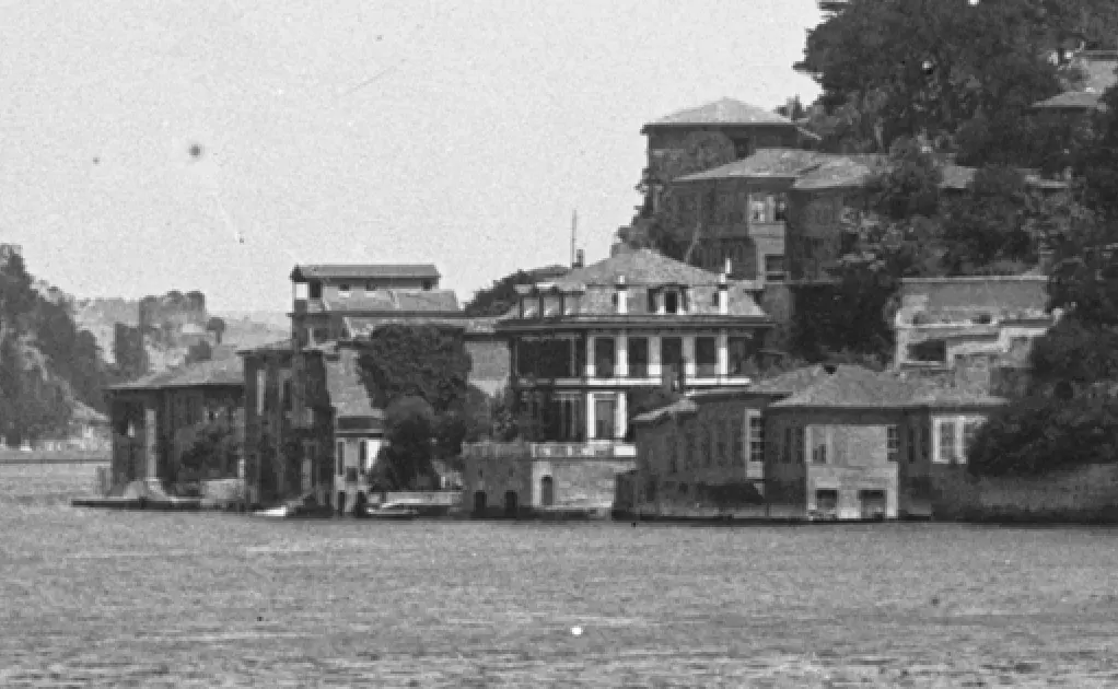 Clifton Yalısı'nın deniz tarafından farklı açıdan tarihî görünümü